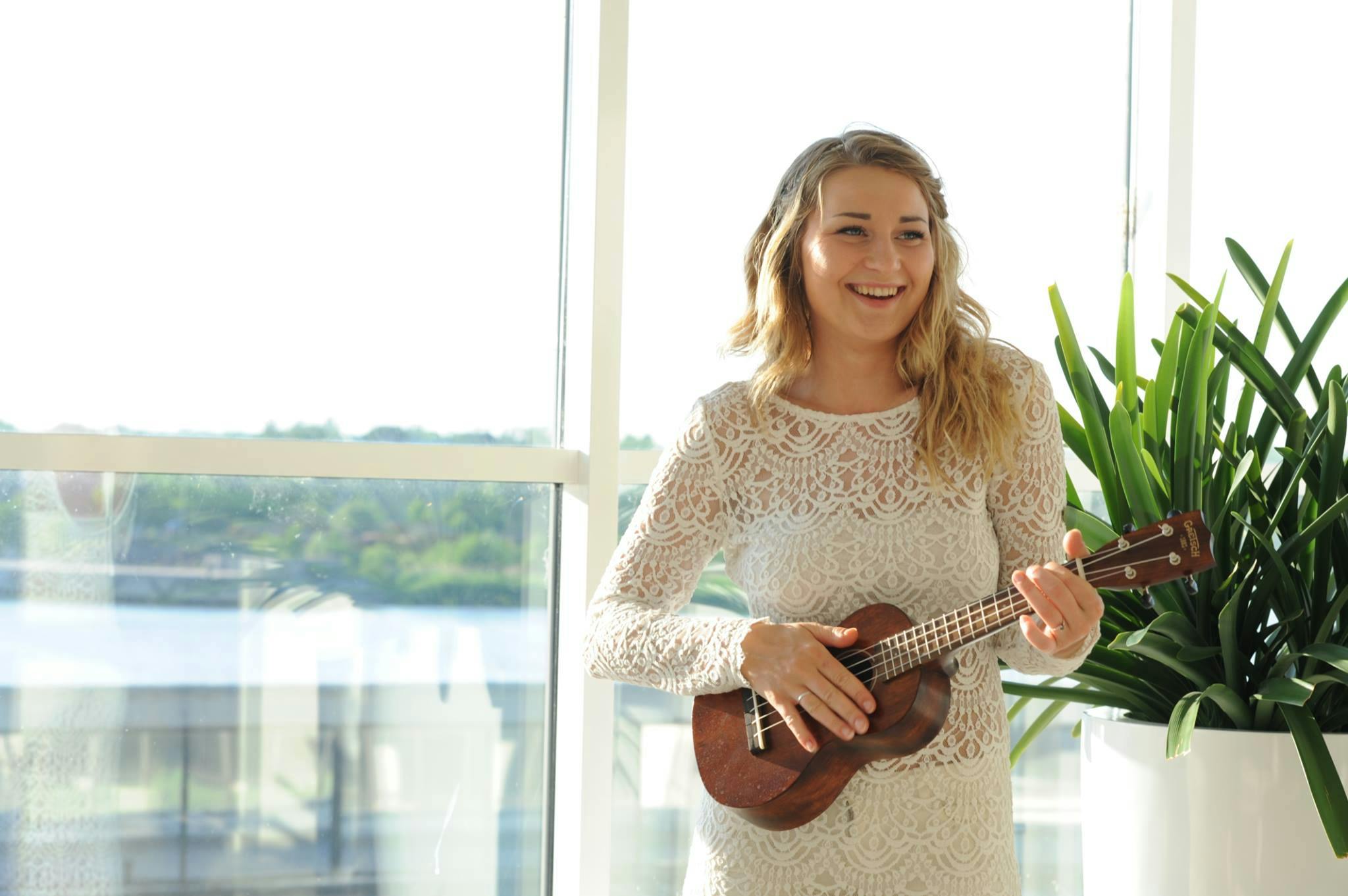 Cantora anuncia turnê no Brasil